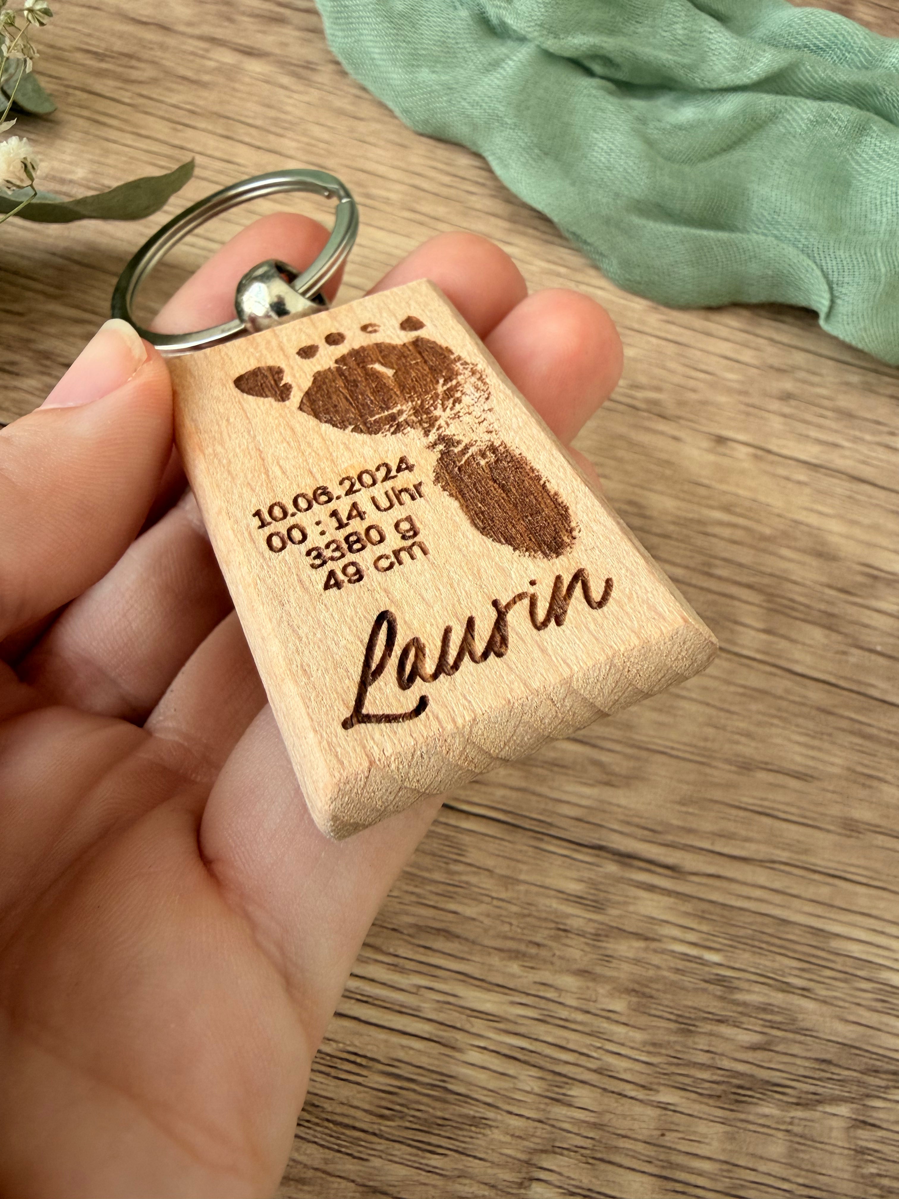 Schlüsselanhänger mit Fußabdruck & Name – Personalisiertes Geschenk