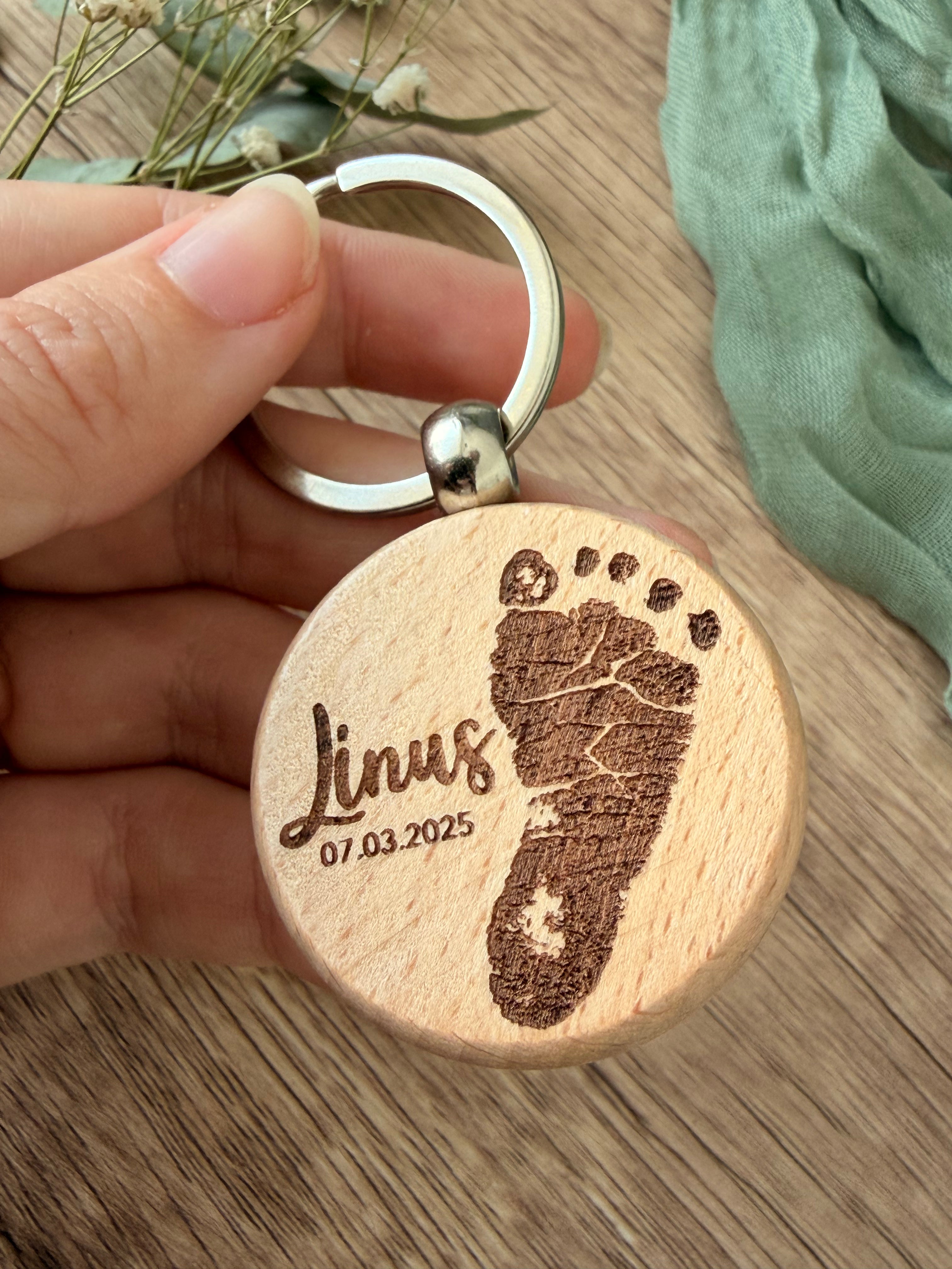 Schlüsselanhänger mit Fußabdruck & Name – Personalisiertes Geschenk