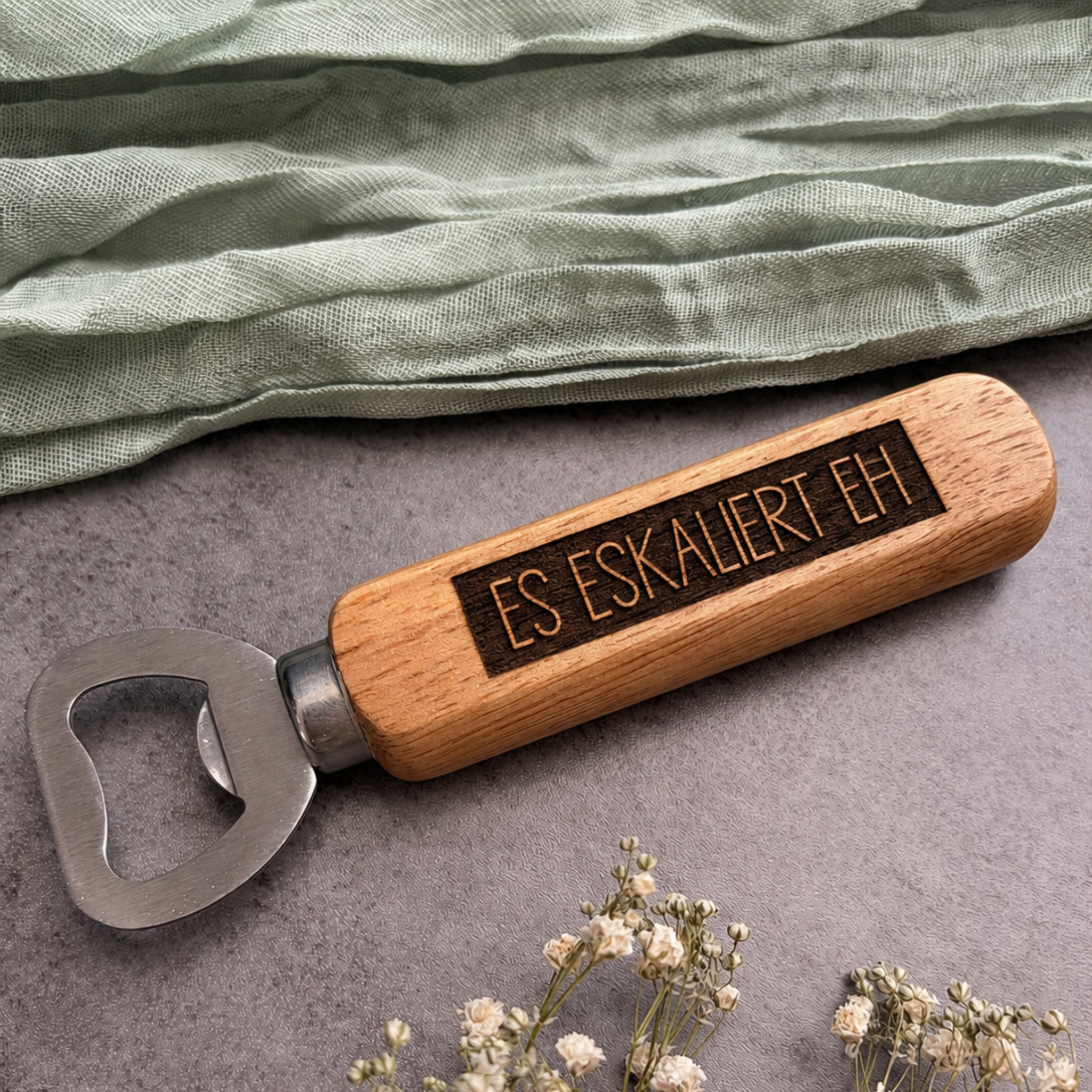 Flaschenöffner aus Holz mit Gravur