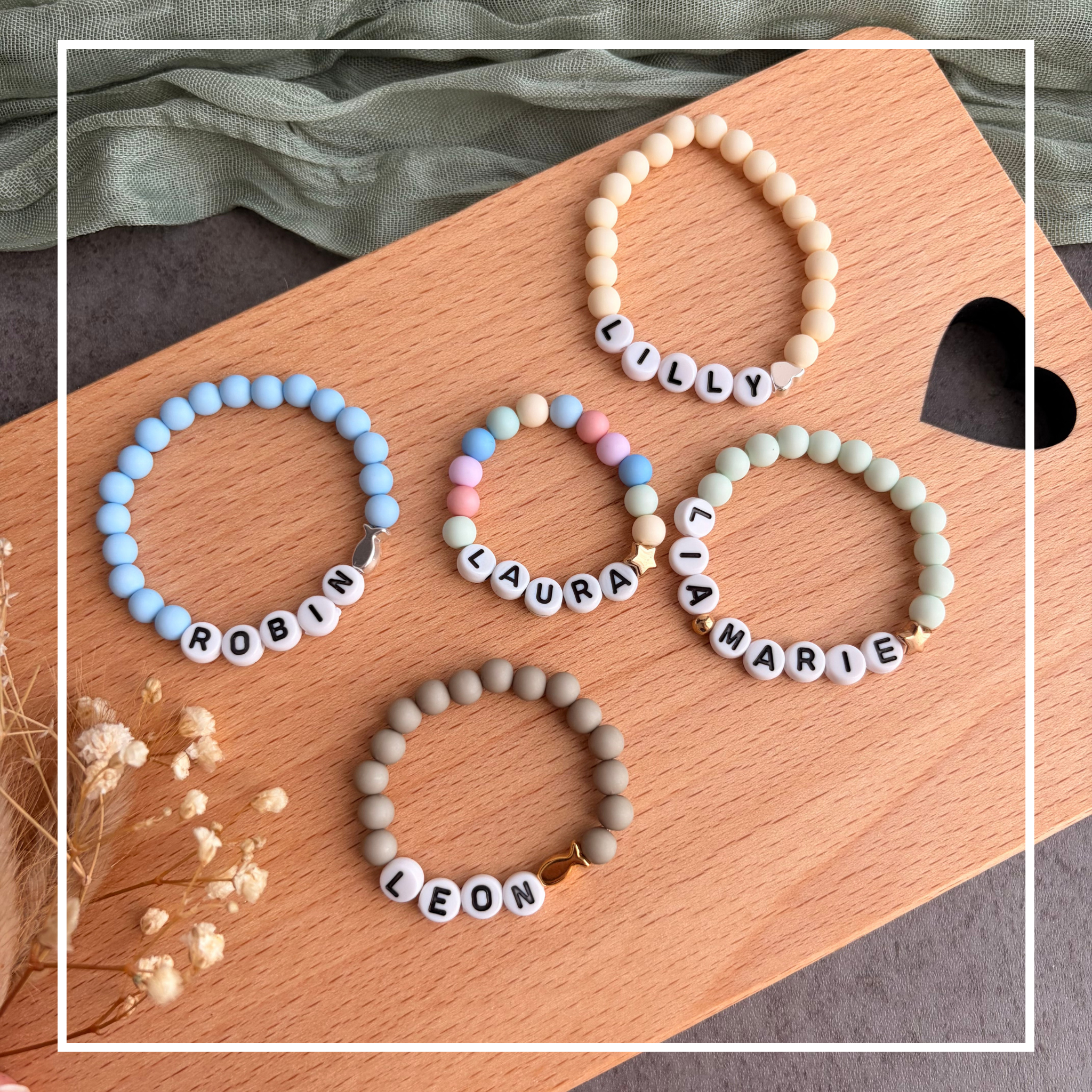 Personalisiertes Perlenarmband aus Acrylperlen - Produktansicht