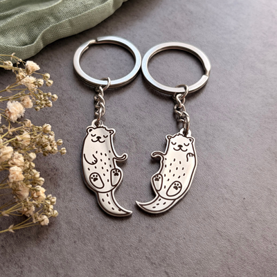 Otter Schlüsselanhänger Paar personalisiert - Partner Geschenk mit Gravur - Beste Freundin Geschenk - Jahrestag - Edelstahl