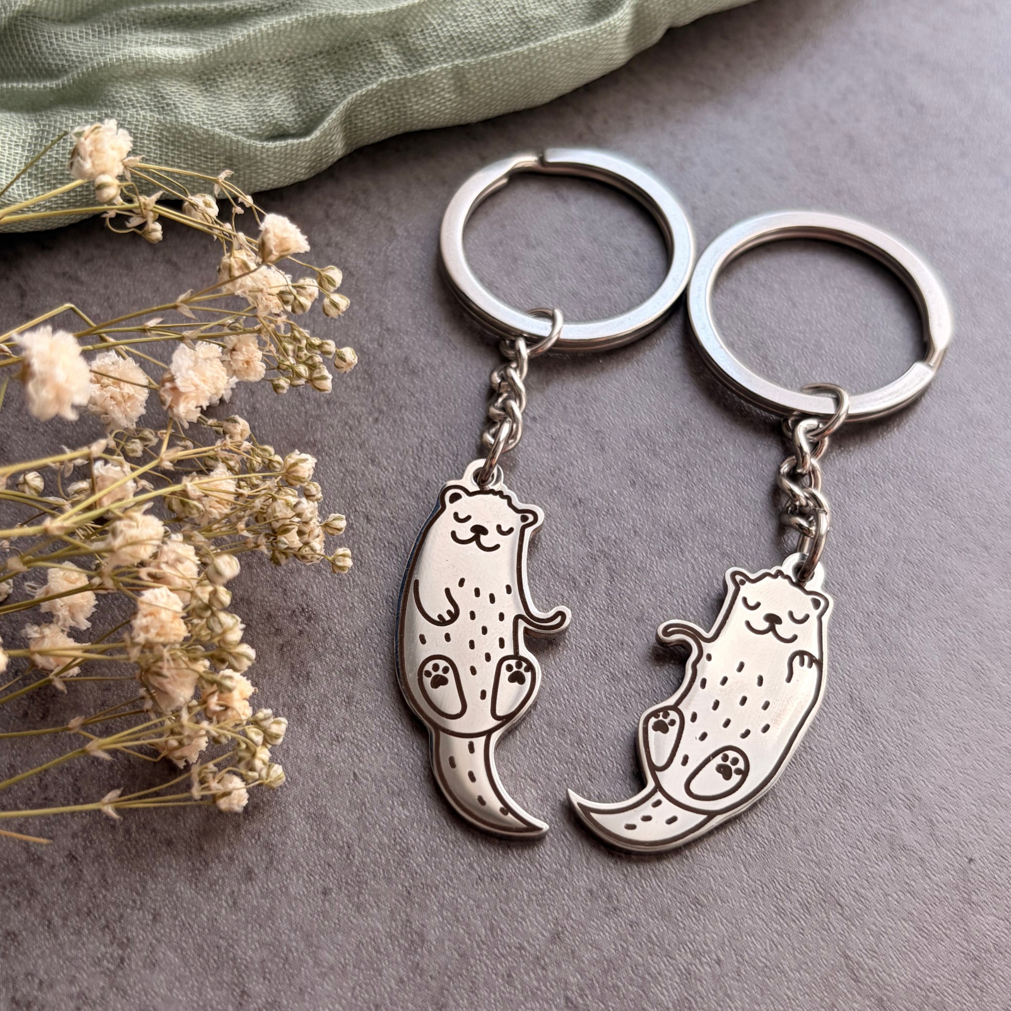 Otter Schlüsselanhänger Paar personalisiert - Partner Geschenk mit Gravur - Beste Freundin Geschenk - Jahrestag - Edelstahl