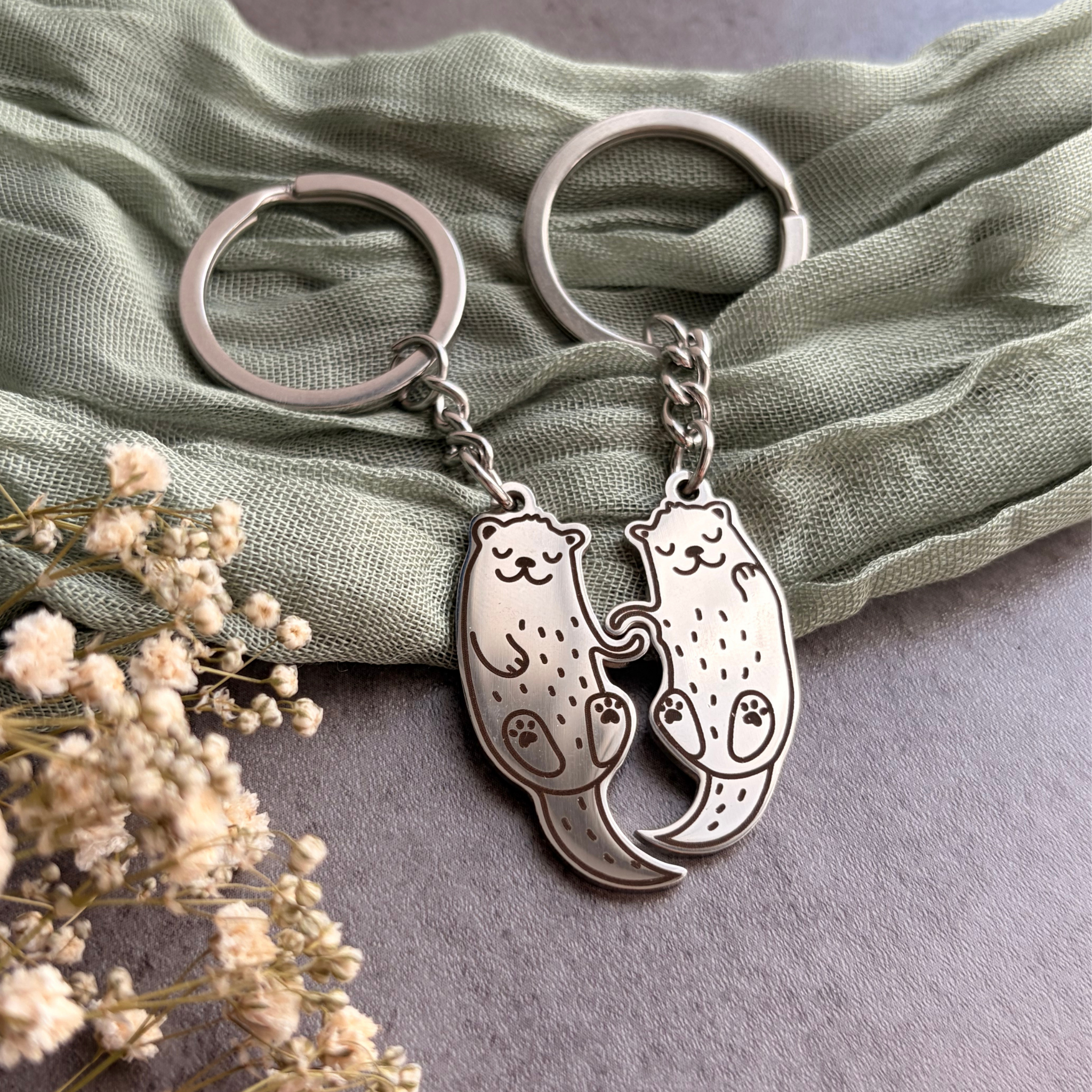 Otter Schlüsselanhänger Paar personalisiert - Partner Geschenk mit Gravur - Beste Freundin Geschenk - Jahrestag - Edelstahl