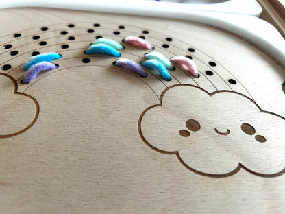 Regenbogenplatte Montessori aus Holz – Sensorikspiel für Kinder | Trofast kompatibel | Feinmotorik fördern | Aktivitätsplatte
