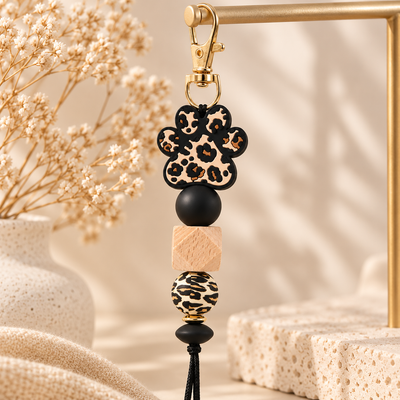 Pfoten-Schlüsselanhänger im Leo-Look