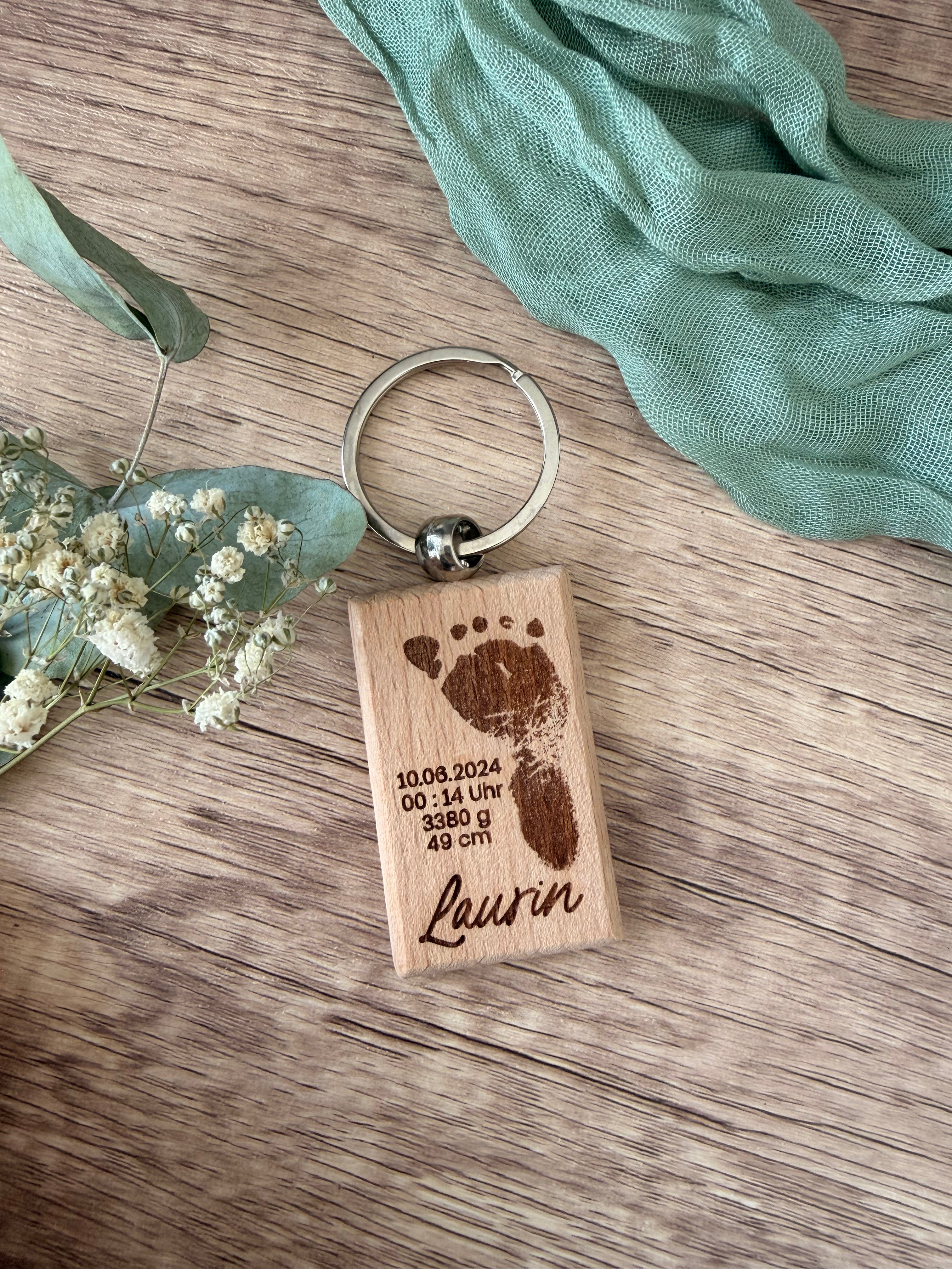 Schlüsselanhänger mit Fußabdruck & Name – Personalisiertes Geschenk