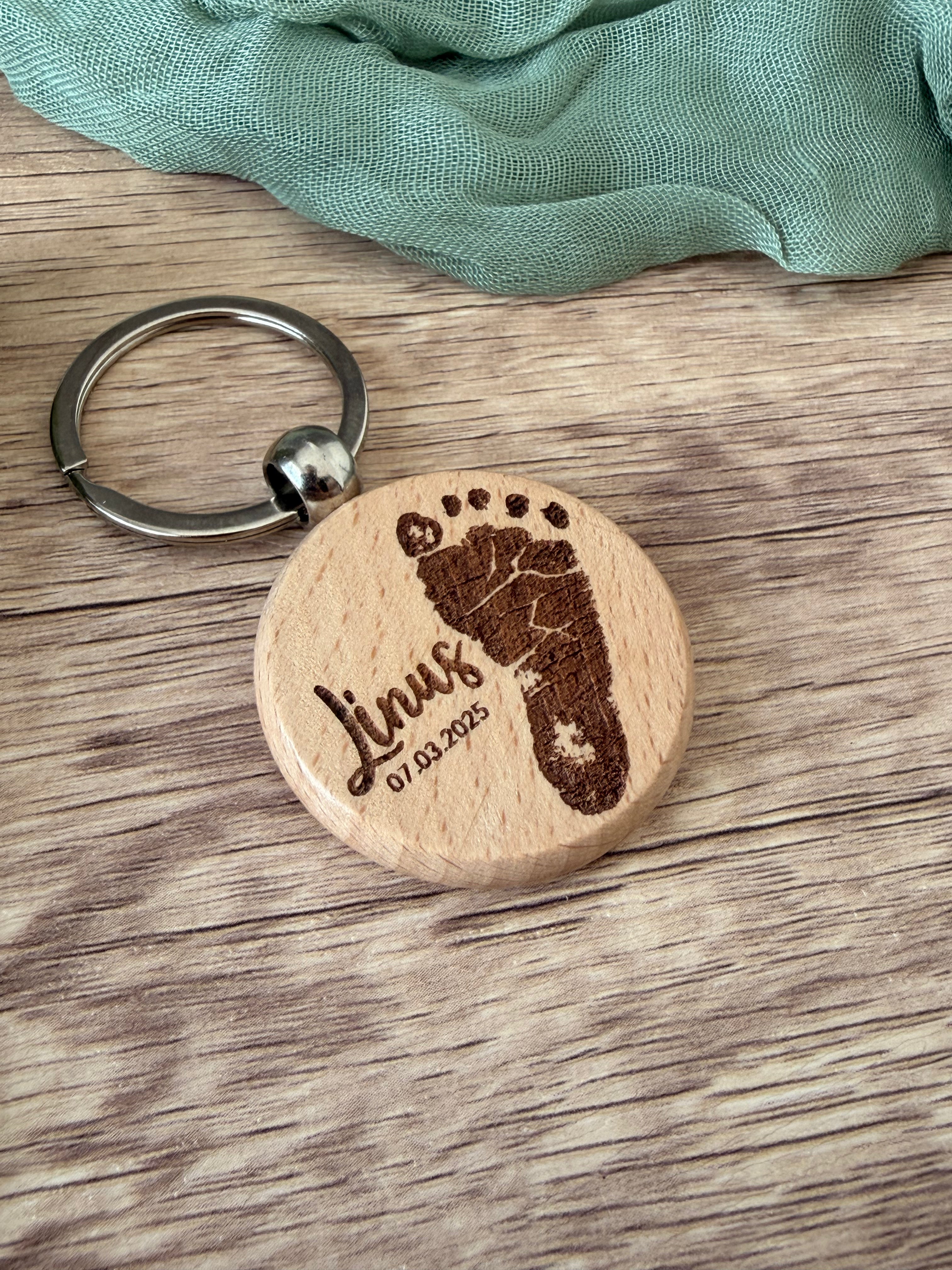 Schlüsselanhänger mit Fußabdruck & Name – Personalisiertes Geschenk