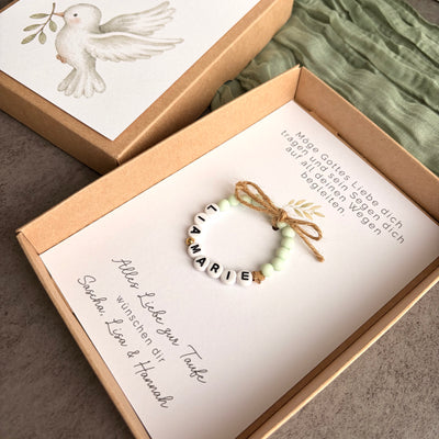 Geschenkbox zur Taufe mit Perlenarmband - Taube mit Zweig - Detailansicht 6