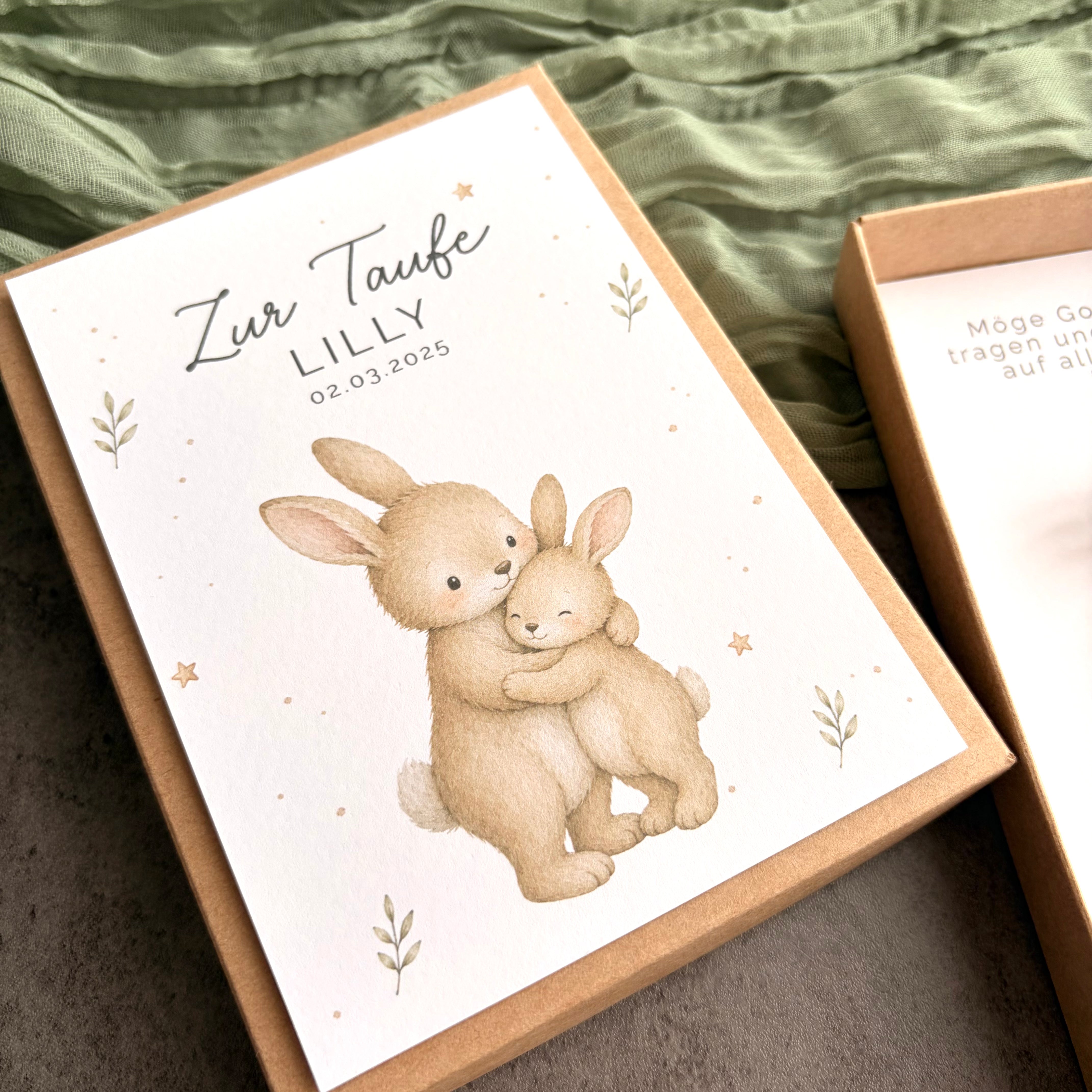 Geschenkbox zur Taufe mit Perlenarmband - Hase - Detailansicht 3
