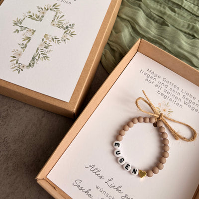 Geschenkbox zur Taufe mit Perlenarmband - Kreuz - Detailansicht 6