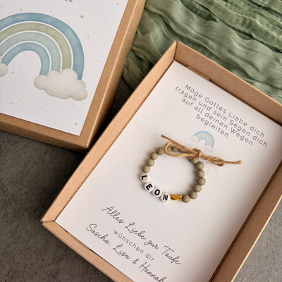 Geschenkbox zur Taufe mit Perlenarmband - Regenbogen Blau - Detailansicht 1