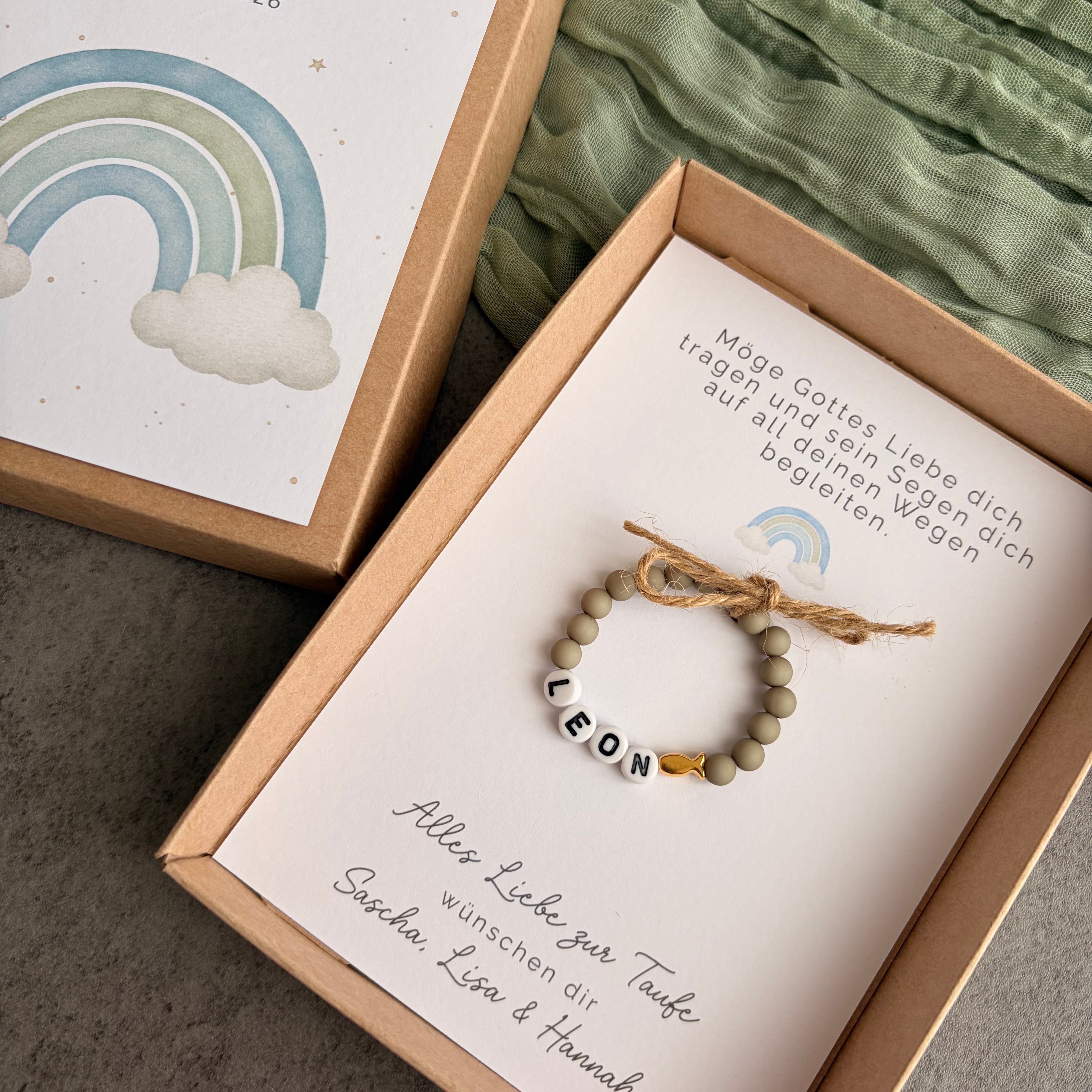 Geschenkbox zur Taufe mit Perlenarmband - Regenbogen Blau - Detailansicht 1