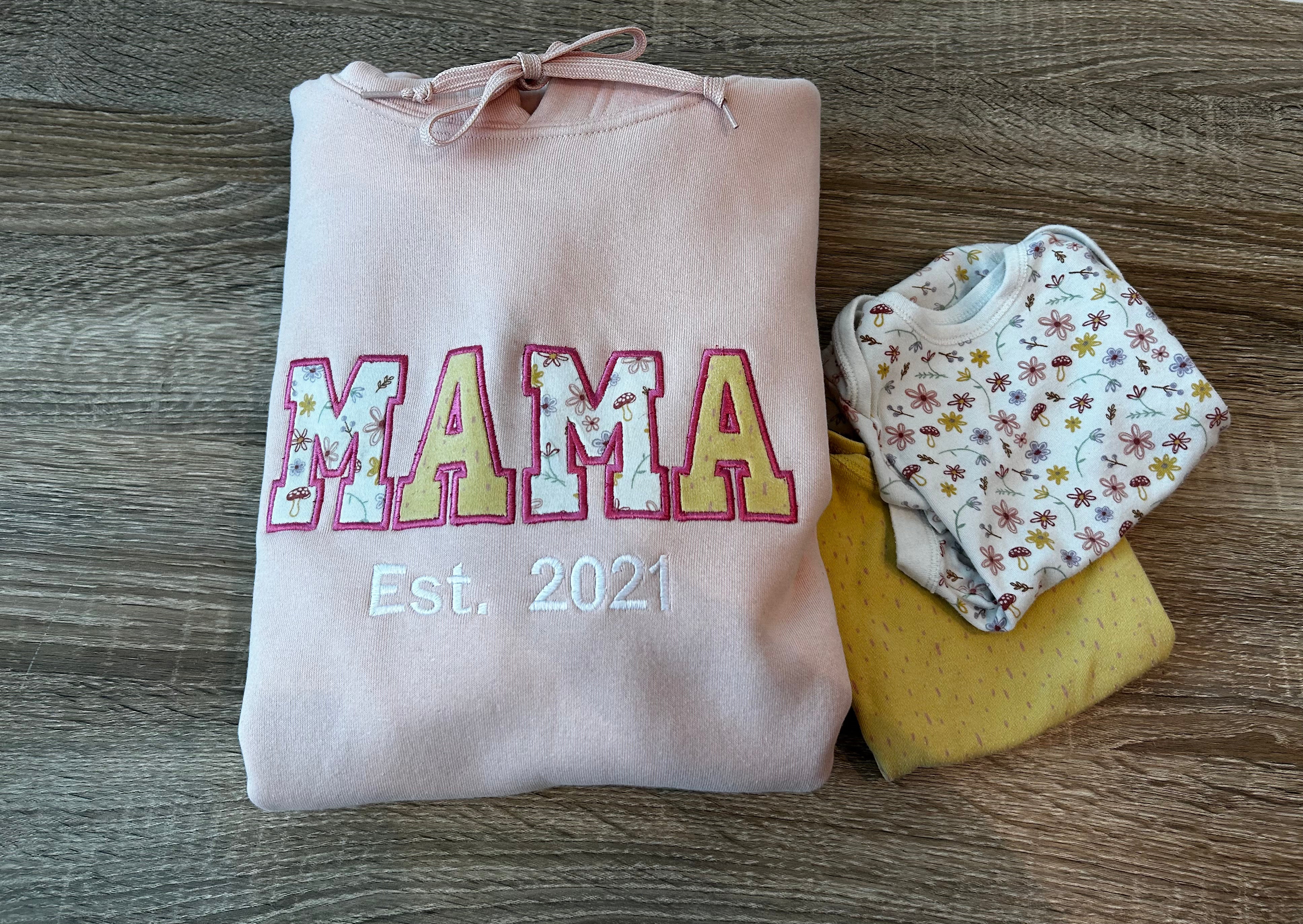 Personalisierte Mama- und Papa-Pullover bestickt mit Babykleidung