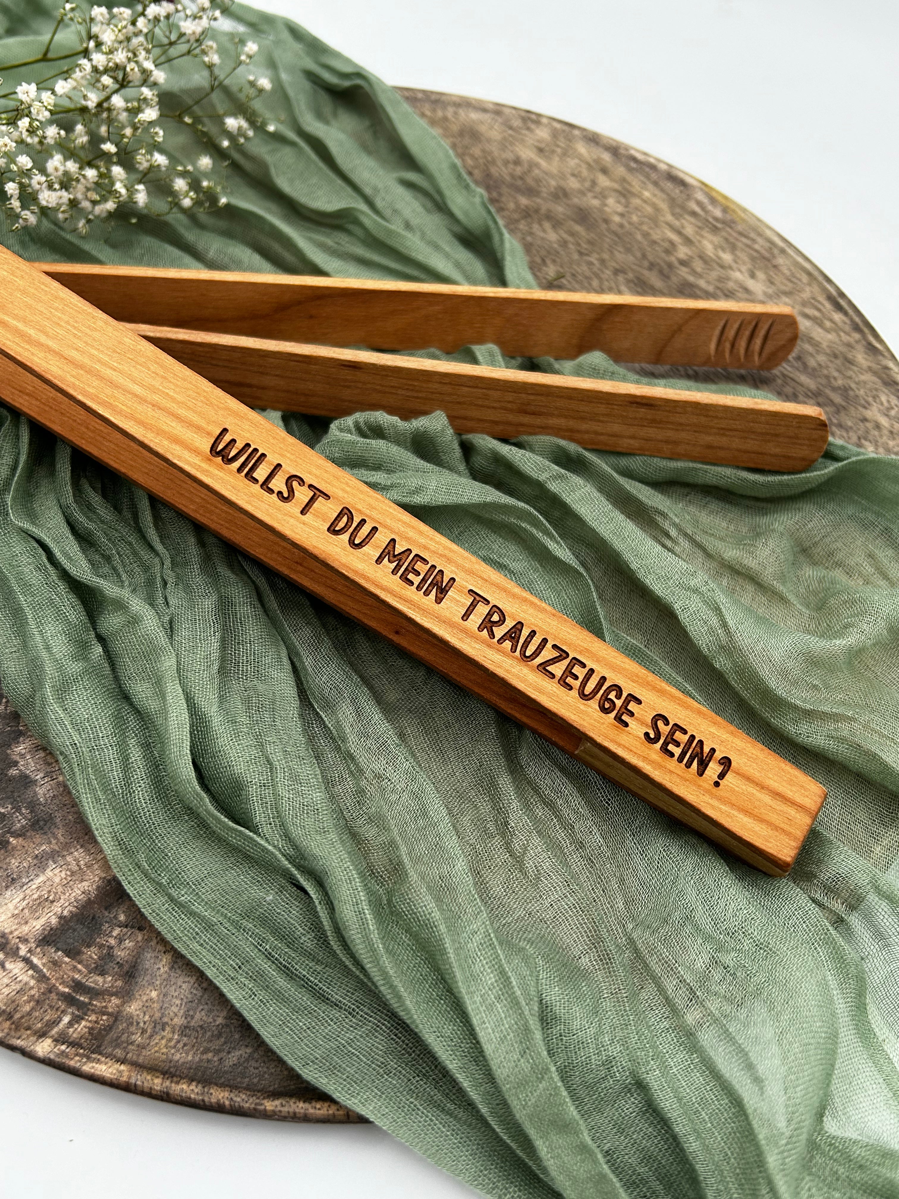 Best man | Grill tongs made of cherry wood with custom engraving