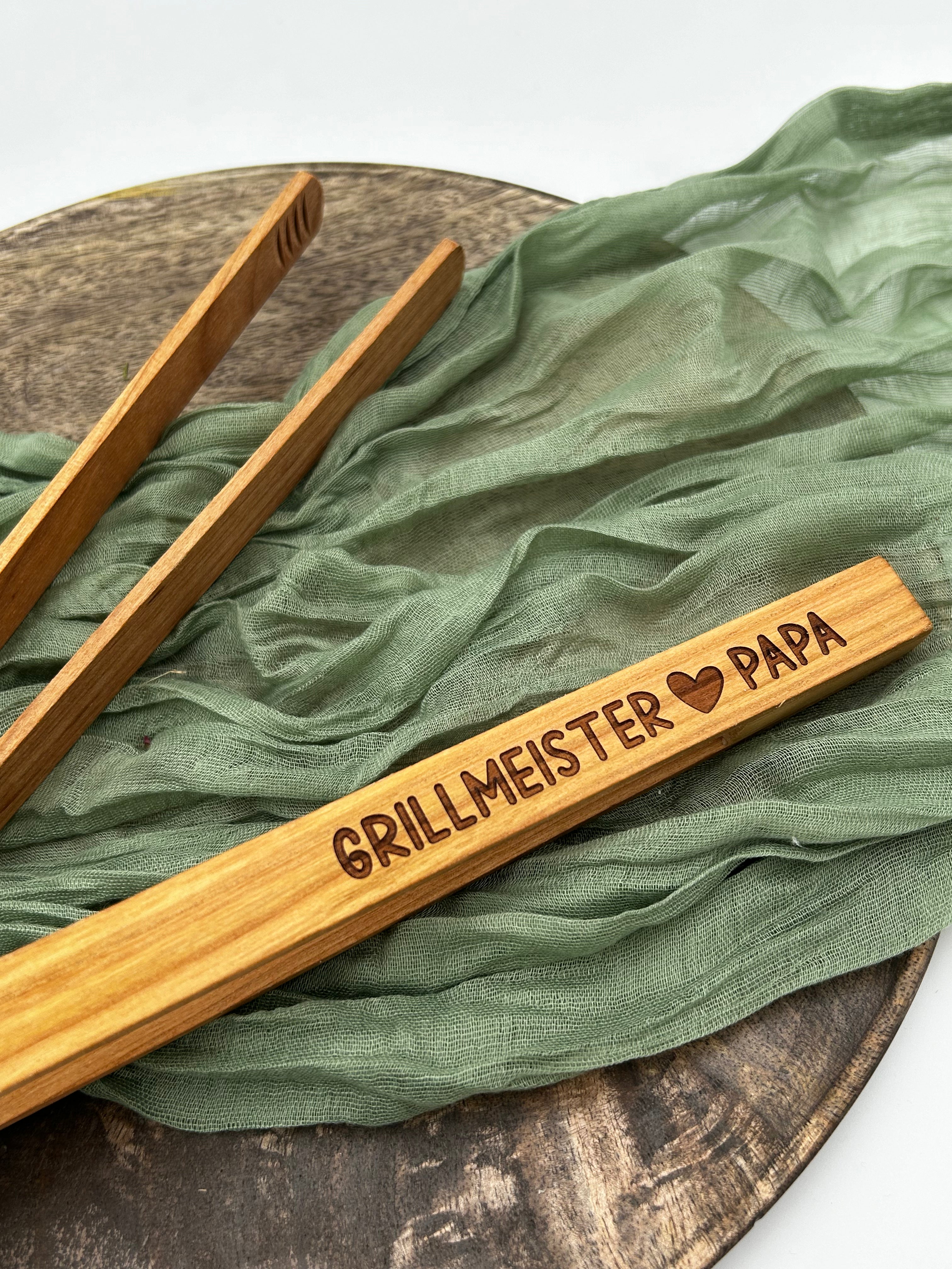 Grill Master Dad/Grandpa | Grill tongs made of cherry wood with custom engraving