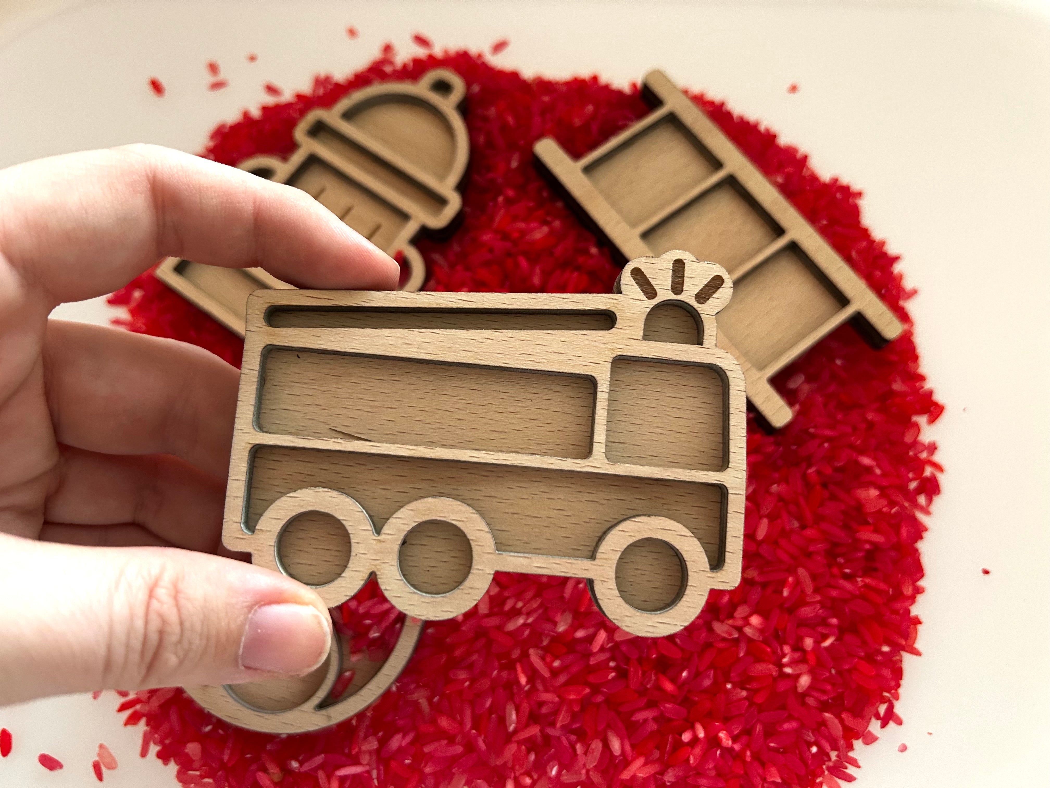 Feuerwehr | Personalisierte Sensory Tray Schalen aus Holz | Montessori inspiriertes Spielzeug | Sensorik-Spiel für IKEA Flisat/Trofast | Holzspielzeug