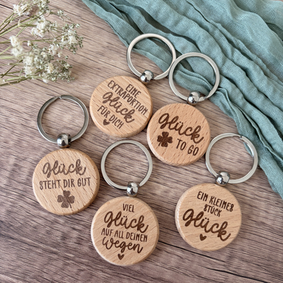 Glücksbringer Schlüsselanhänger aus Holz