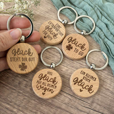 Glücksbringer Schlüsselanhänger aus Holz