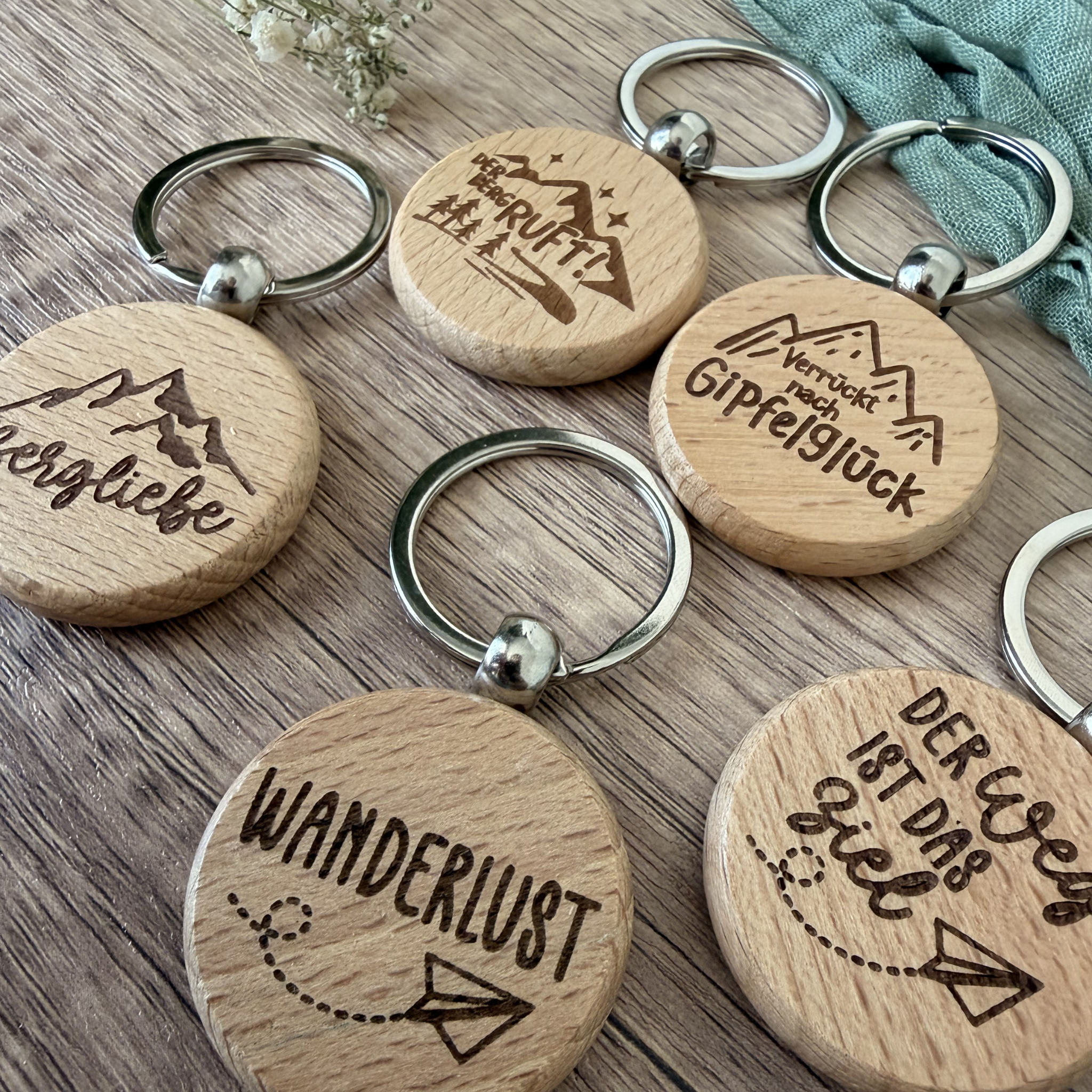 Wanderglück Schlüsselanhänger aus Holz