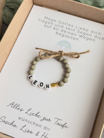 Geschenkbox zur Taufe mit Perlenarmband - Regenbogen Blau