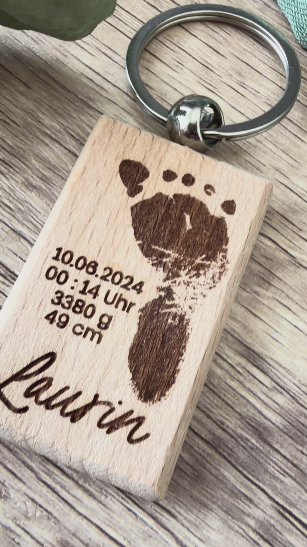 Schlüsselanhänger mit Fußabdruck & Name – Personalisiertes Geschenk