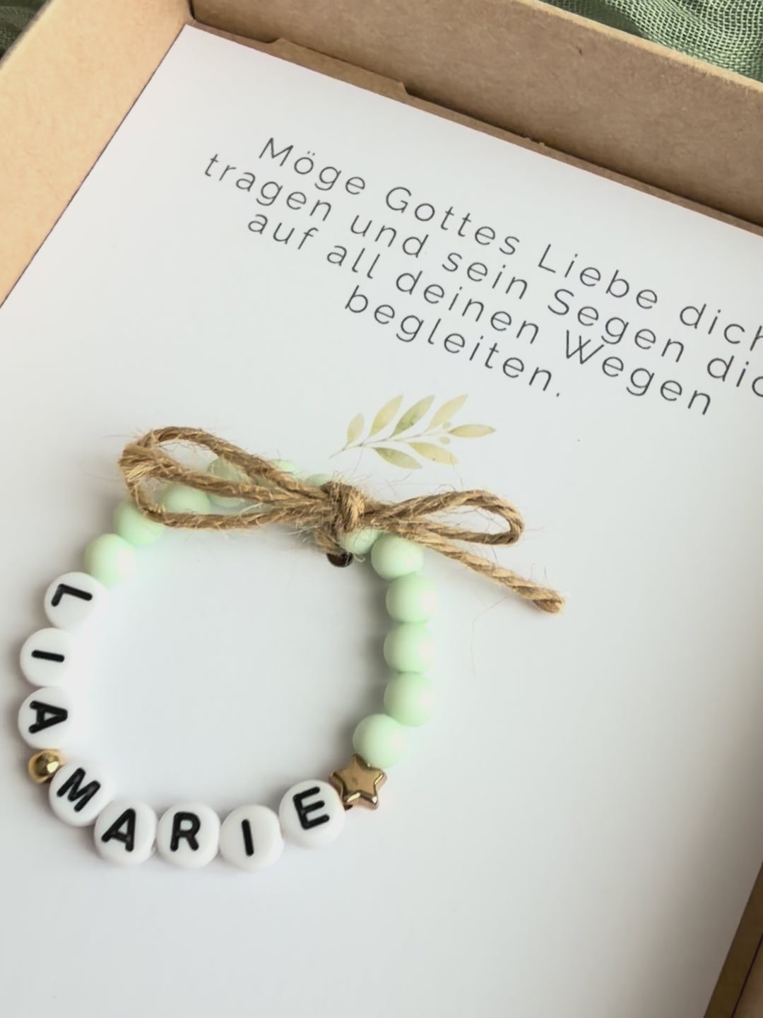 Geschenkbox zur Taufe mit Perlenarmband - Taube mit Zweig