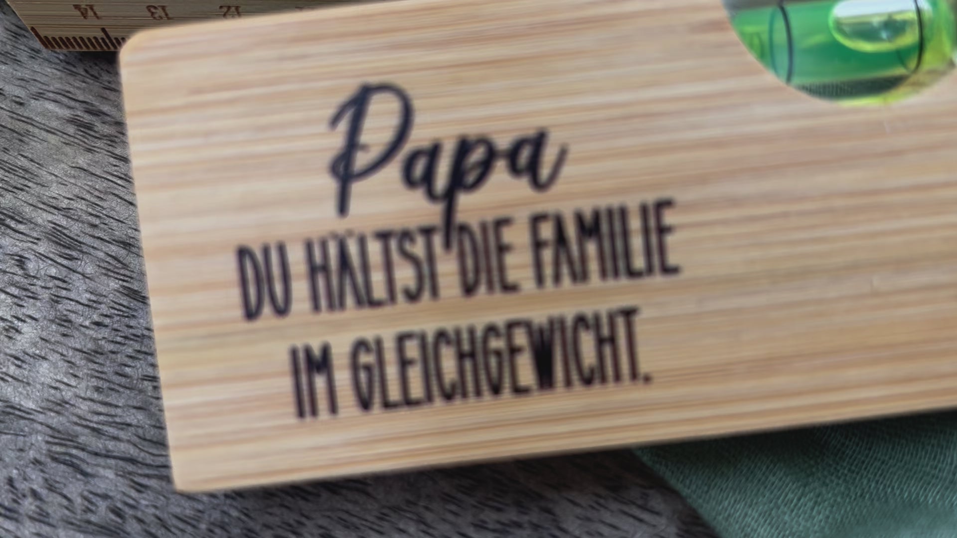 Papa | Flaschenöffner / Wasserwaage