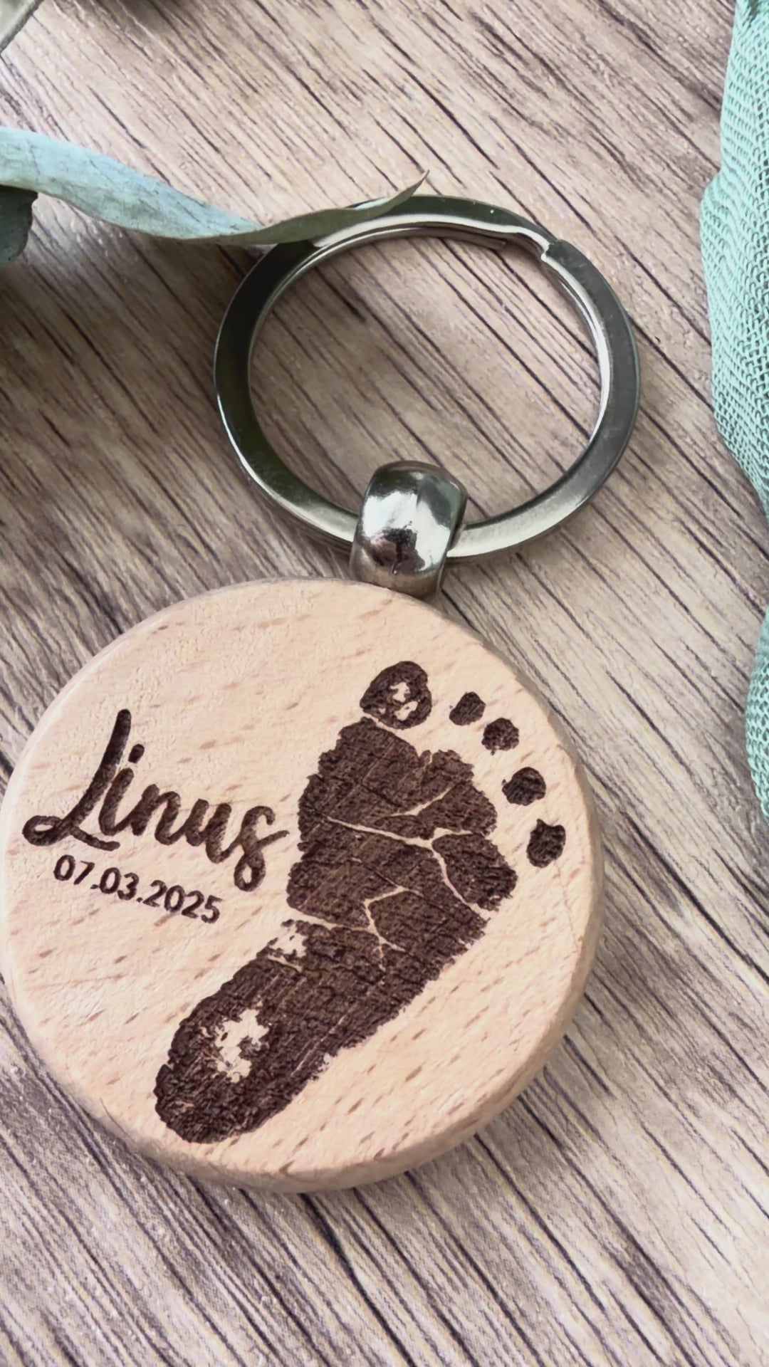 Schlüsselanhänger mit Fußabdruck & Name – Personalisiertes Geschenk