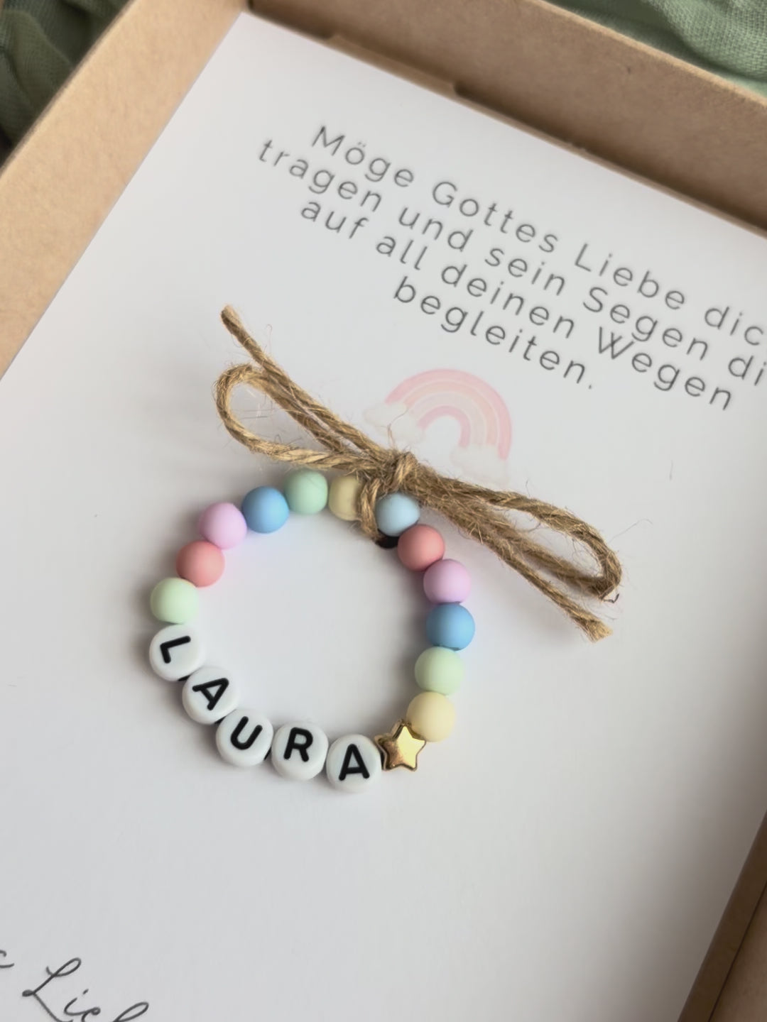 Geschenkbox zur Taufe mit Perlenarmband - Regenbogen Rosa